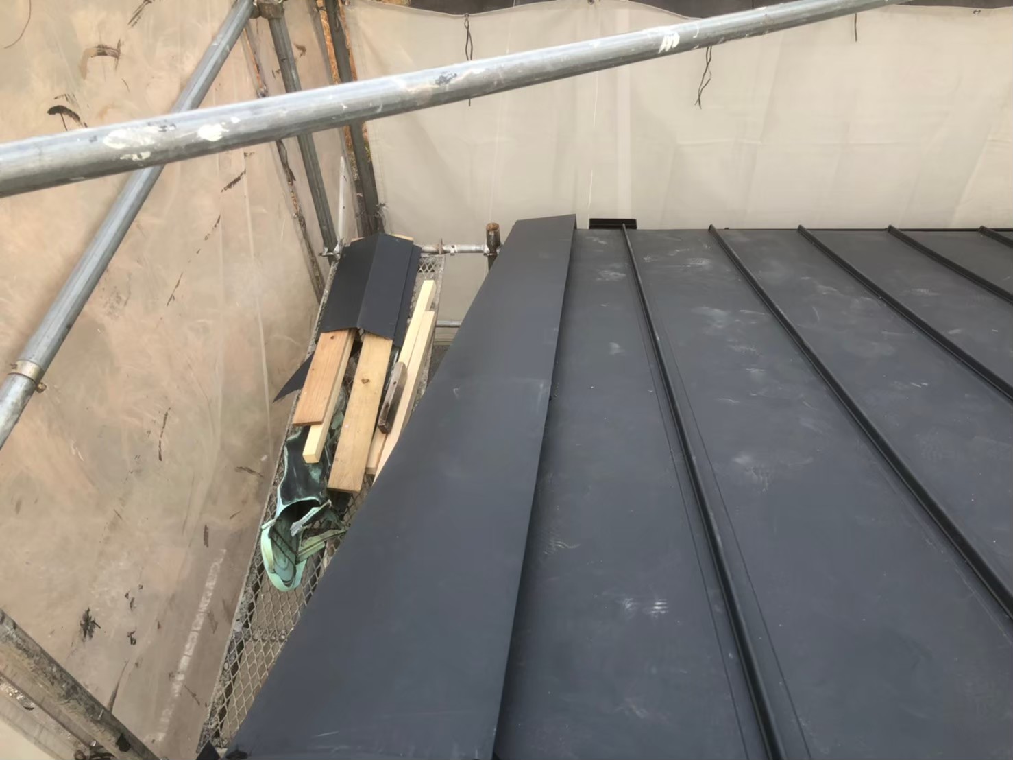 金属屋根材立て平工法